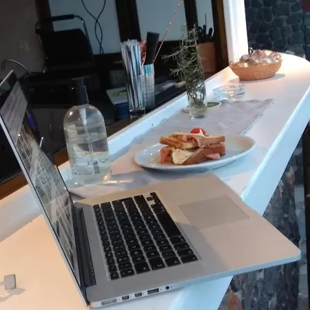 伊科谢尼亚酒店 3* 伊亚