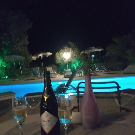 伊科谢尼亚酒店 伊亚