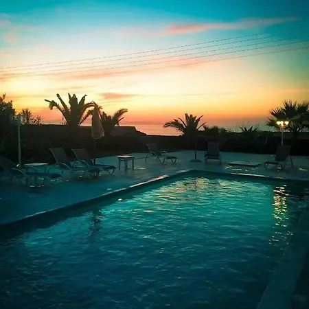 Ecoxenia Apart Otel Oia