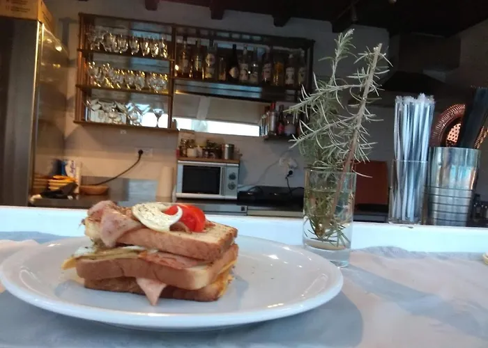 Ecoxenia Oia (Santorini)